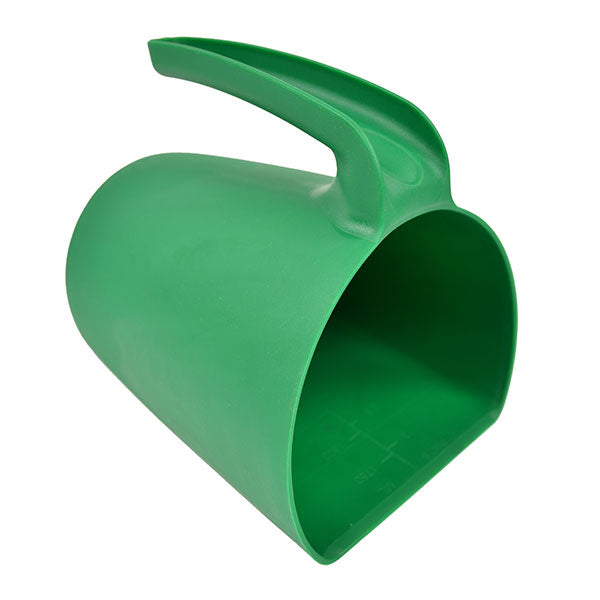 Green 2 litre fodder scoop